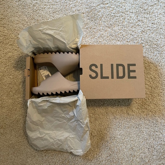Yeezy Slides “Pure” - Picture 1 of 9